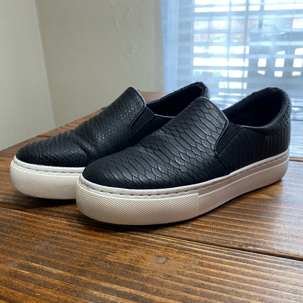 Slip on platform sneakers